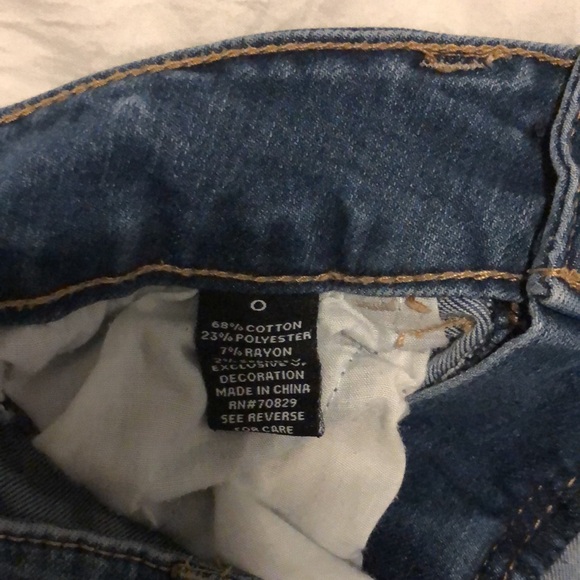 Rue21 Medium Wash Jean Shorts - Size 0 - Picture 3 of 3